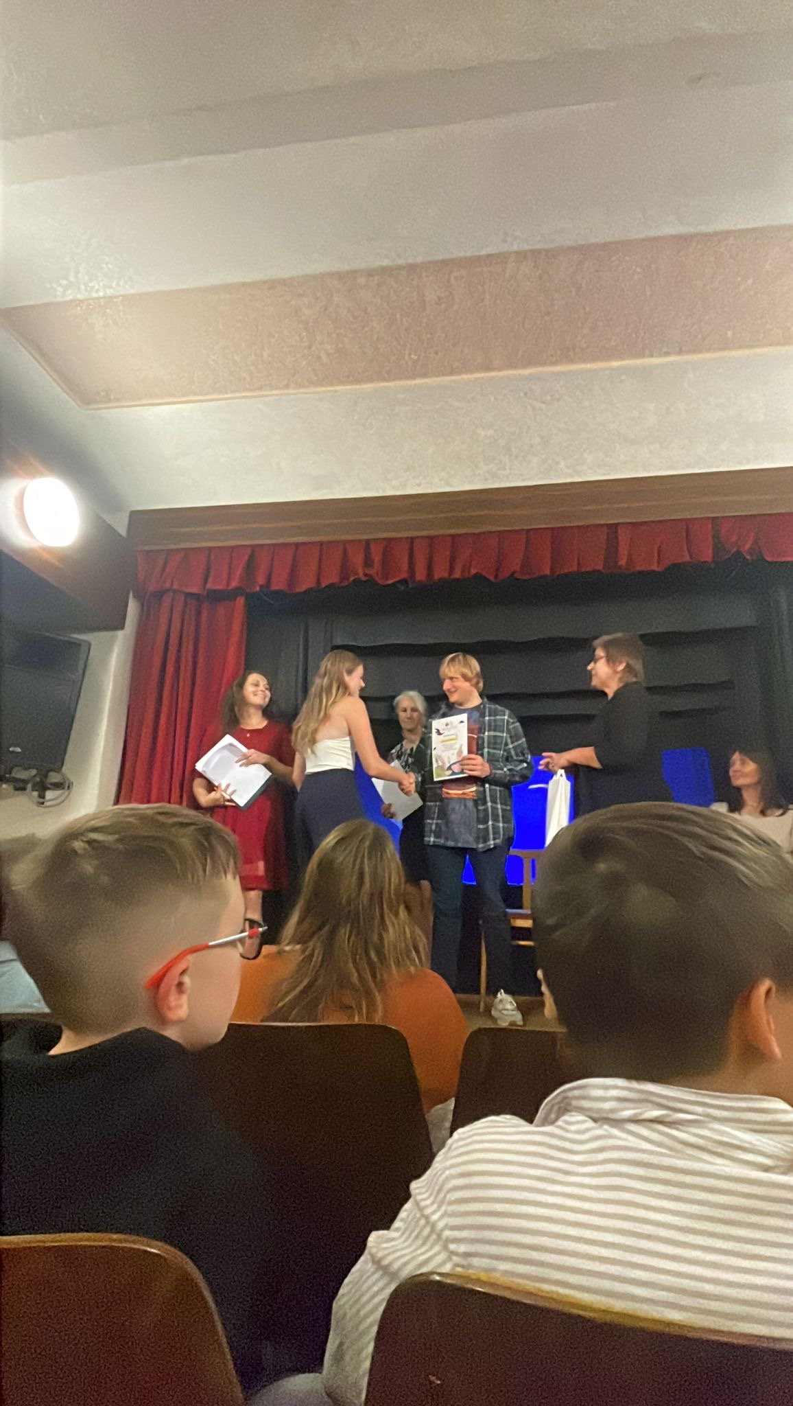 Žákyně druhého ročníku převzala v Jičíně hlavní cenu v celorepublikové literární soutěži!