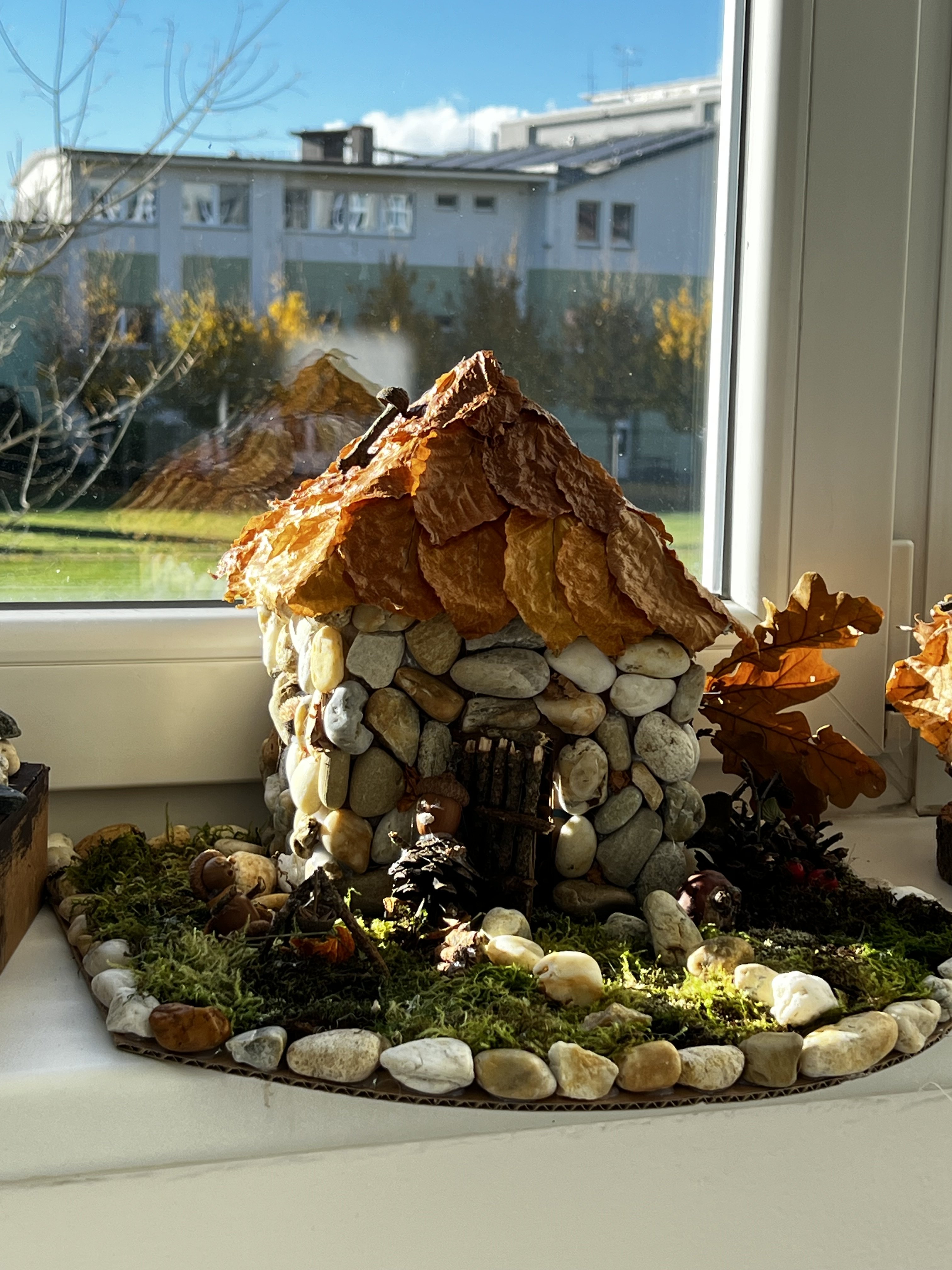 Radostný mumraj za okny Radostný mumraj za okny