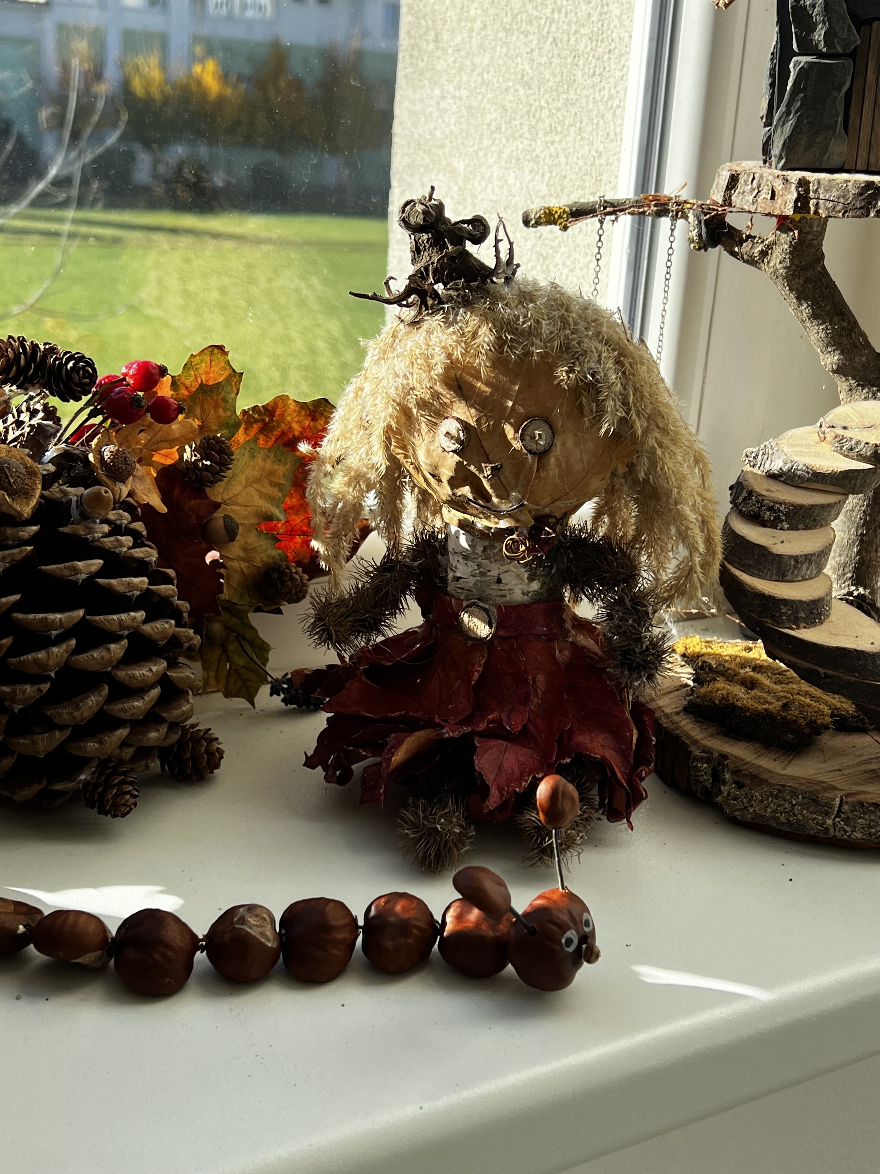 Radostný mumraj za okny Radostný mumraj za okny