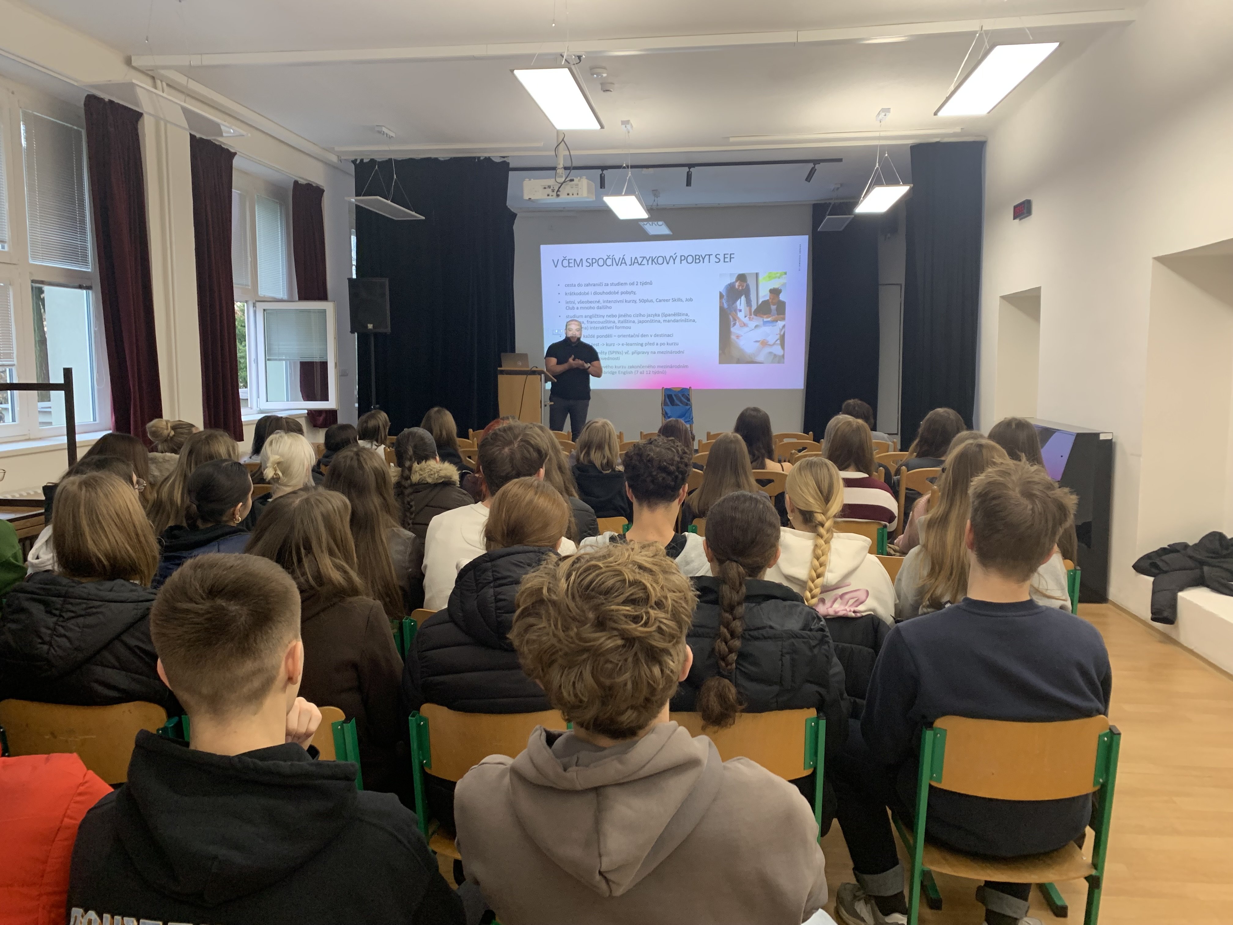 Přednáška o možnostech studia cizích jazyků v zahraničí