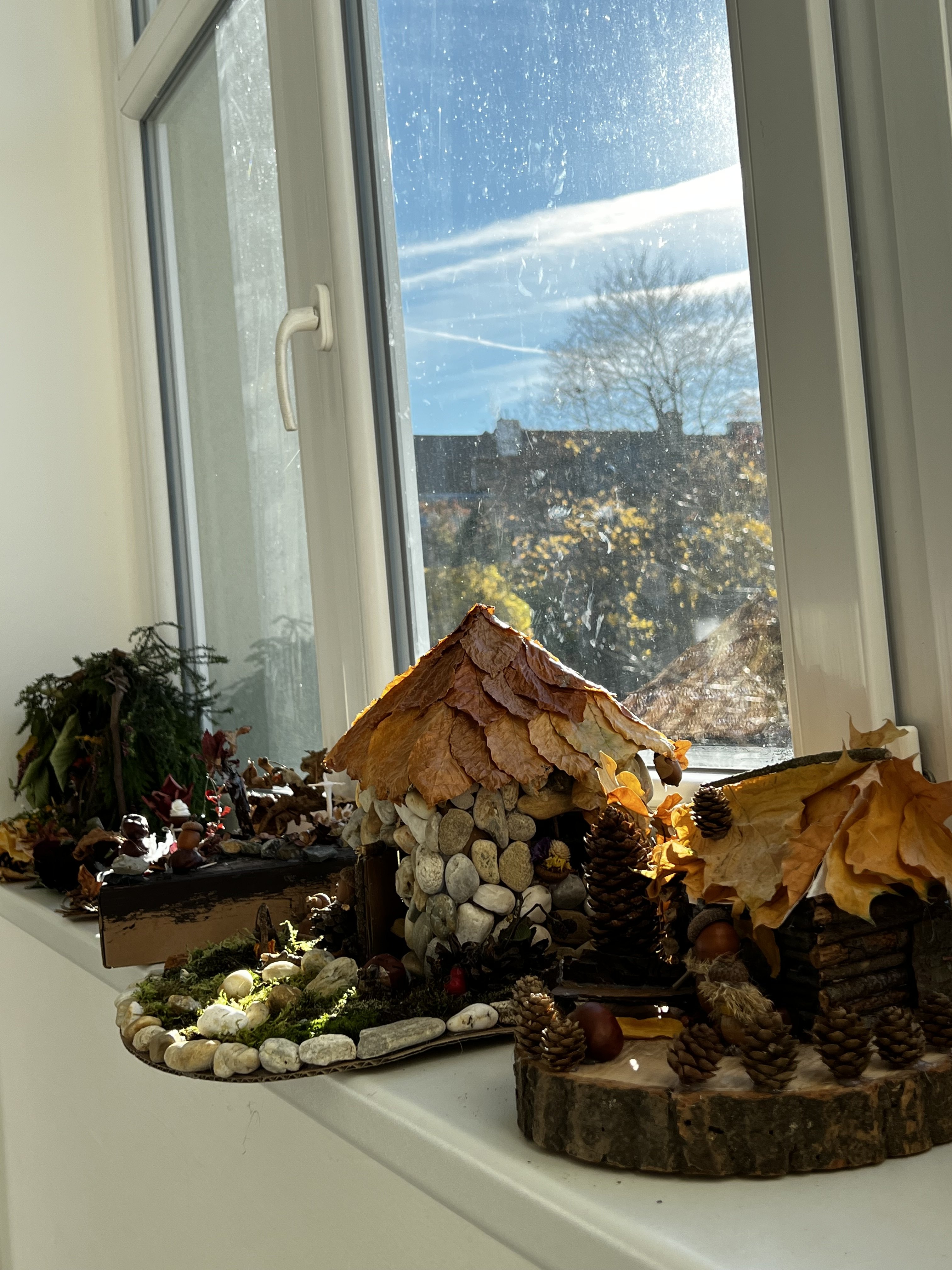 Radostný mumraj za okny Radostný mumraj za okny