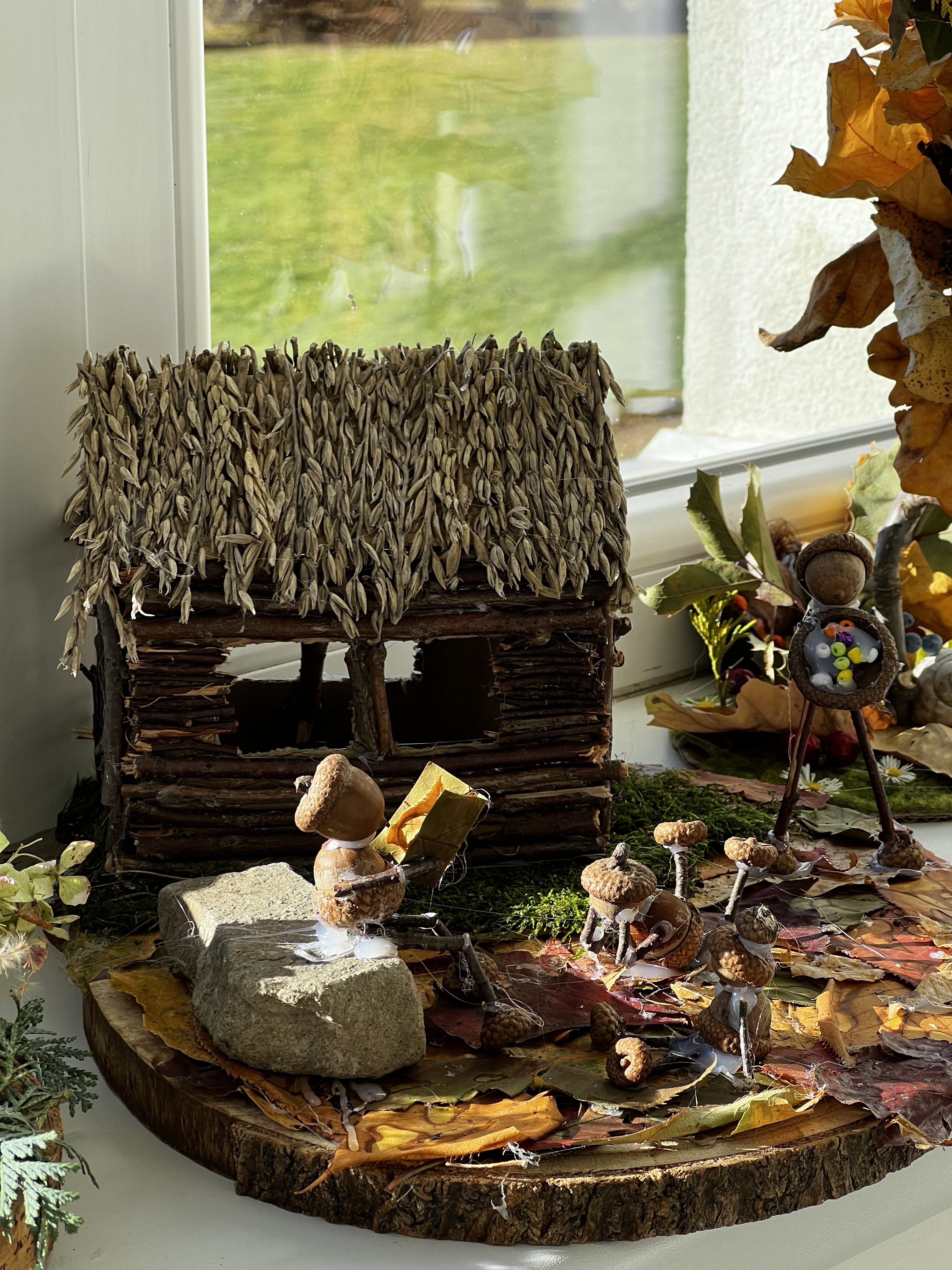 Radostný mumraj za okny Radostný mumraj za okny